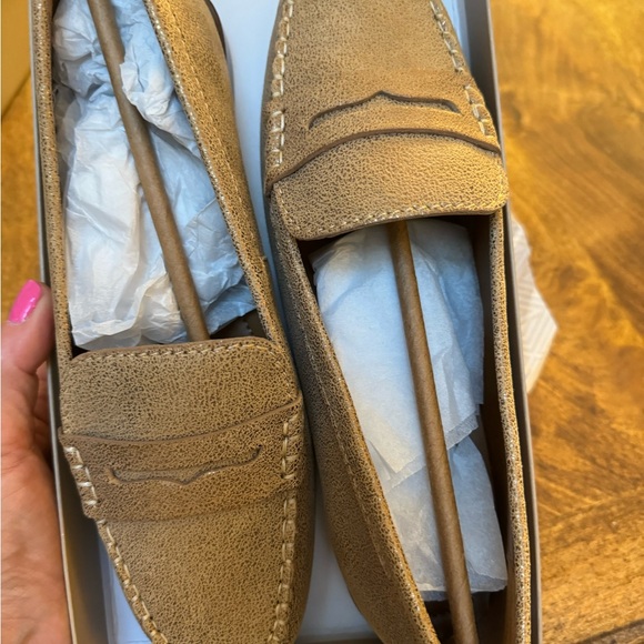 Brand New Donald Pliner Binah Leather Loafer, Light Bronze, Size 7.5 - Picture 6 of 8